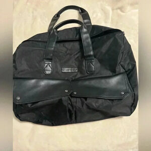 Kenneth Cole duffel travel gym weekender black bag with strap to carry.